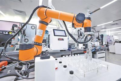 從實(shí)驗(yàn)室走向生產(chǎn)線 | 機(jī)器人出戰(zhàn)，專攻新材料研發(fā)